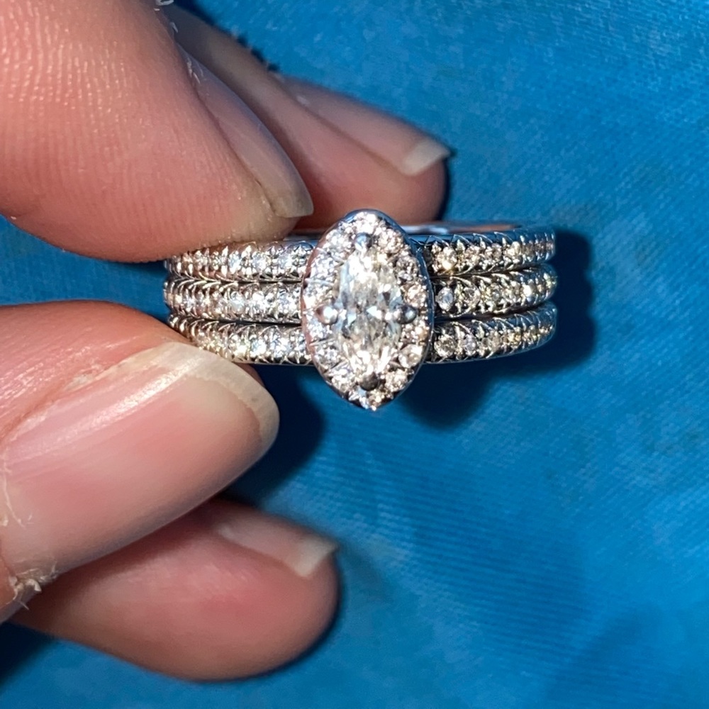 Woman’s 14KT white gold diamond wedding set